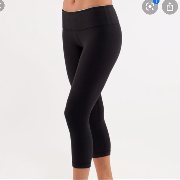lululemon athletica Pants - Mid-Rise Wunder Under Cropped Leggings